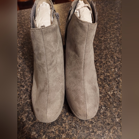 New Wedge Heels - Picture 1 of 2